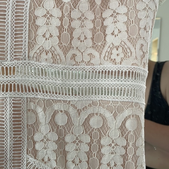 Lace short sleeved dress - Picture 15 of 16